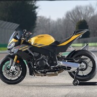Mootorratas Aprilia Tuono V4 1100 RR, Scorpion Yellow