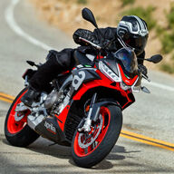 Mootorratas Aprilia Tuono 660 Torque Red 