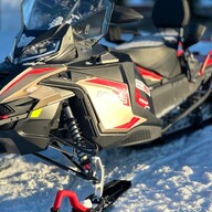 Odes Snowmobile V-Twin 1000 2024, kuld/punane