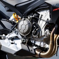 Mootorratas Aprilia Tuono 660 Factory Dark Banshee