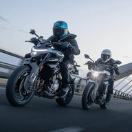 Mootorratas CFMOTO 675NK, valge