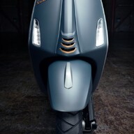 Roller Vespa Primavera Officina 8 50 Blu Officina 8