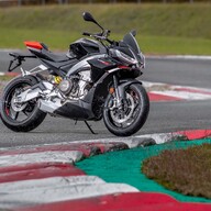 Demo mootorratas Aprilia Tuono 660 Factory Dark