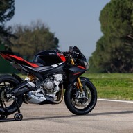 Mootorratas Aprilia Tuono 660 Factory Dark Banshee
