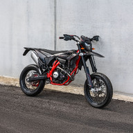 Beta RR 125 R Motard 4T, must/punane