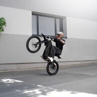 Talaria XXX (TL2500MX) 60V/40Ah maastikusõiduk 2025 Black Edition