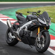 Mootorratas Aprilia Tuono V4 1100 Factory, Time Attack