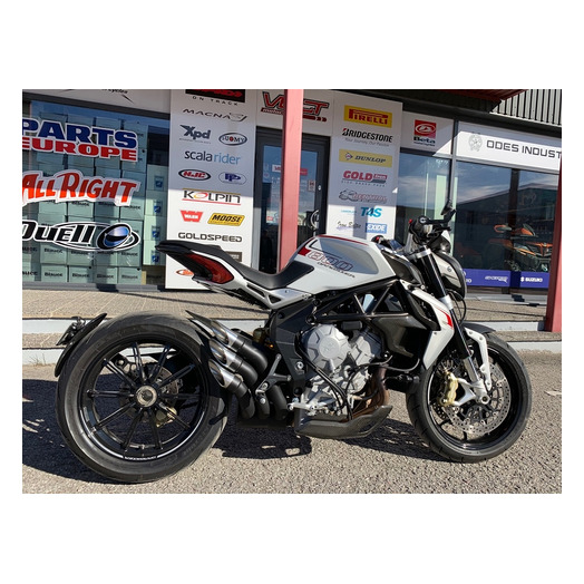 MV Agusta Brutale 800 Dragster Velt Motocenter esinduse demomootorratas