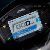 Mootorratas Aprilia Tuono 660 Factory Dark