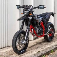 Beta RR 125 R Motard 4T, must/punane