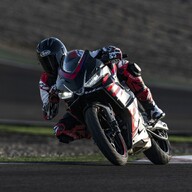 Mootorratas Aprilia Tuono RS 457 Prismatic Dark
