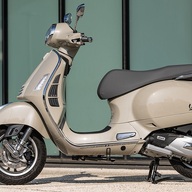 Roller Vespa GTS 300 Beige avvolgente