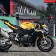 Mootorratas Aprilia Tuono V4 1100 RR, Scorpion Yellow