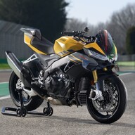 Mootorratas Aprilia Tuono V4 1100 RR, Scorpion Yellow