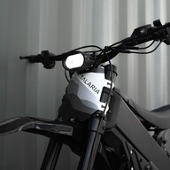 Talaria XXX (TL2500MX) 60V/40Ah maastikusõiduk 2025 Black Edition