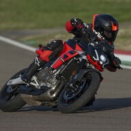 Mootorratas Aprilia Tuono 457 Piranha Red