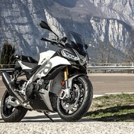 Mootorratas Aprilia Tuono V4 1100 RR