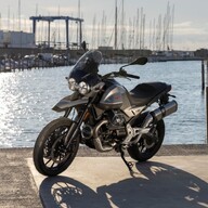 Mootorratas Moto Guzzi V85 Strada 850 Nero Isola