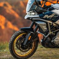 Mootorratas CFMOTO 700MT, must