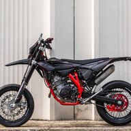 Beta RR 125 R Motard 4T, must/punane