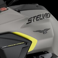 Mootorratas Moto Guzzi Stelvio 1000 Grigio Climbing