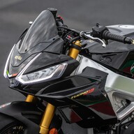 Mootorratas Aprilia Tuono V4 1100 Factory, Ultra Dark