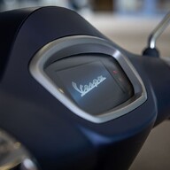 Roller Vespa GTS Super Tech 300 Blu energico matt