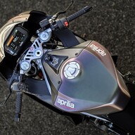 Mootorratas Aprilia Tuono RS 457 Prismatic Dark