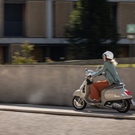 Roller Vespa GTS 300 Beige avvolgente