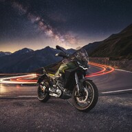 Mootorratas Moto Guzzi Stelvio 1000 Verde Hiking