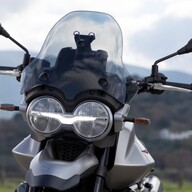 Mootorratas Moto Guzzi V85 Strada 850 Nero Isola