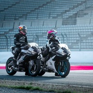 Mootorratas CFMOTO 675SR-R, must