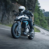 Mootorratas CFMOTO 675NK, valge