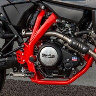 Beta RR 125 R Motard 4T, must/punane