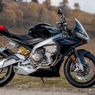 Mootorratas Aprilia Tuono 660 Factory Toofast